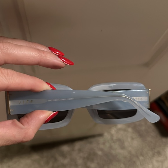 DIFF sunglasses - Picture 3 of 3